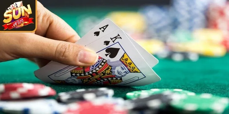 Cách Chơi Liêng Chi Tiết Cho Người Mới Bắt Đầu Tham Gia 4 Sunwin Quan sát tâm lý đối thủ để đưa ra quyết định đánh bài chắc